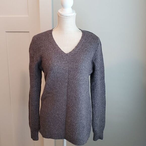 Cabela Women’s V Neck Long Sleeve Sweater Size Medium Gray - Picture 1 of 3